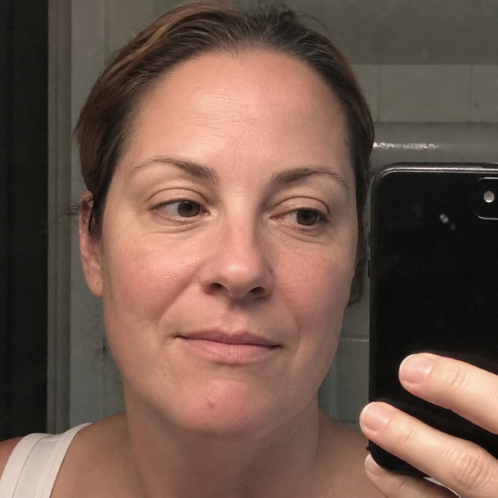 Calmer clearer skin mirror selfie